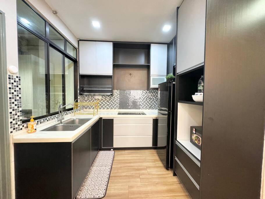 Minumum 7Days 3Br At Pju 10 Damansaradamai Apartment Петалинг Джая Екстериор снимка